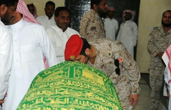 بالصور.. جموع غفيرة تشيع جثمان مساعد قائد اللواء الثامن بجازان