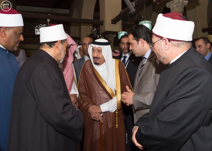 خادم الحرمين يزور الجامع الأزهر.. والدكتور الطيب في استقباله
