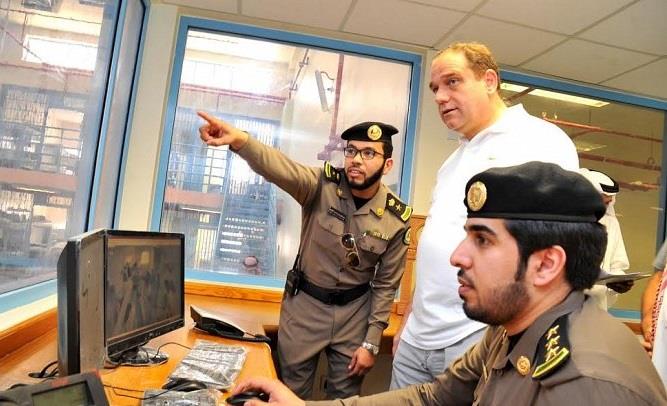 «كلاب بوليسية» للسيطرة على تسريب المخدرات بسجون الرياض