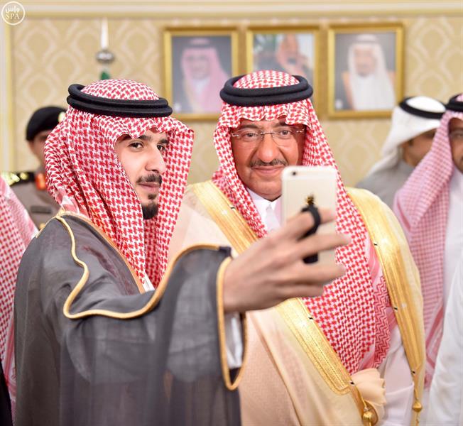 ولي العهد يستقبل الأمراء والمشايخ وكبار مسؤولي وزارة الداخلية وقادة القطاعات الأمنية
