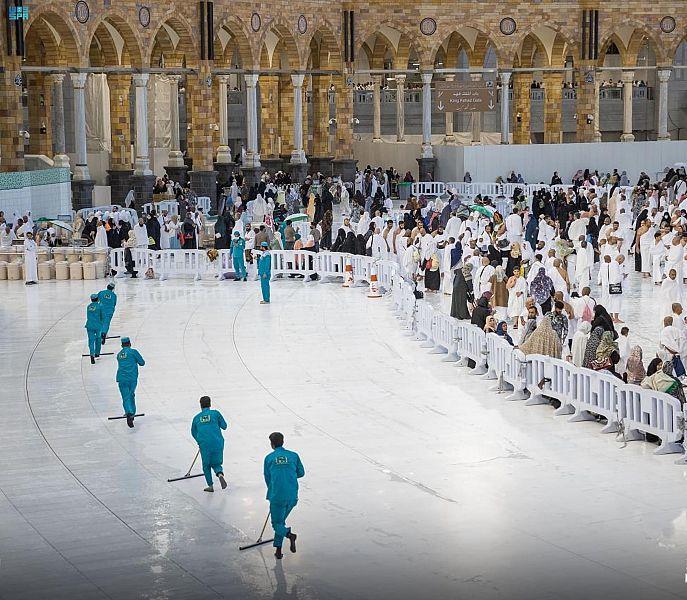 شؤون الحرمين ترفع مستوى السلامة وجهودها الخدمية خلال هطول الأمطار شؤون الحرمين ترفع مستوى السلامة وجهودها الخدمية خلال هطول الأمطار