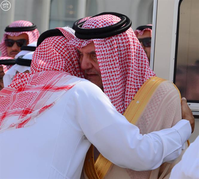 بالفيديو والصور.. وصول جثمان الأمير سعود الفيصل إلى مطار جدة
