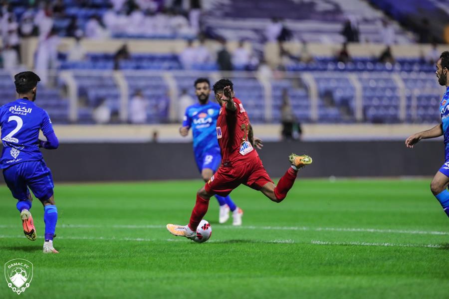 "الفتح" يوقف انطلاقة "ضمك" للحفاظ على فارق الصدارة