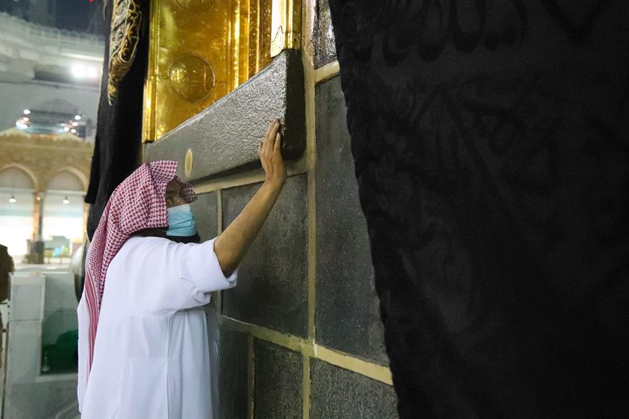  تطييب الكعبة المشرفة