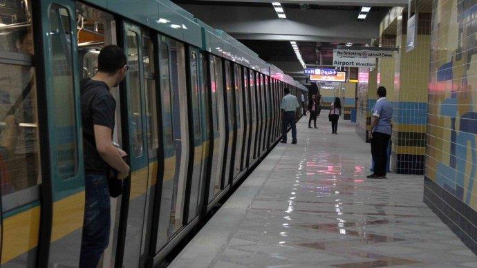 حامل تضع طفلا في مترو الأنفاق بموسكو والشرطة تساعدها