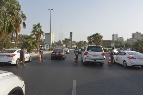 حملة مفاجئة لـ«مرور جدة» تضبط قائدي 700 سيارة أجرة مخالفة