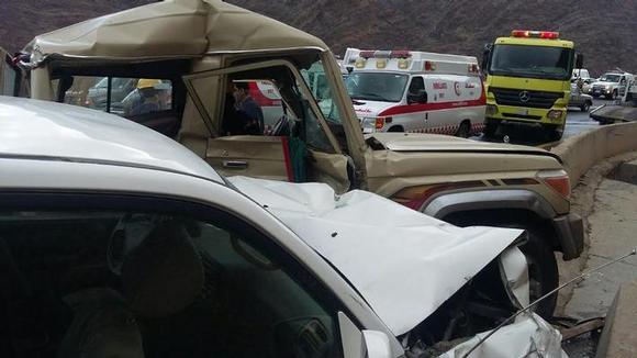 تصادم يقتل شخص ويصيب 4 بعقبة ضلع تصادم يقتل شخص ويصيب 4 بعقبة ضلع