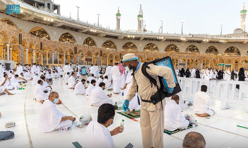 عبر اختبارات يومية.. هكذا تعتني رئاسة الحرمين بماء زمزم عبر اختبارات يومية.. هكذا تعتني رئاسة الحرمين بماء زمزم