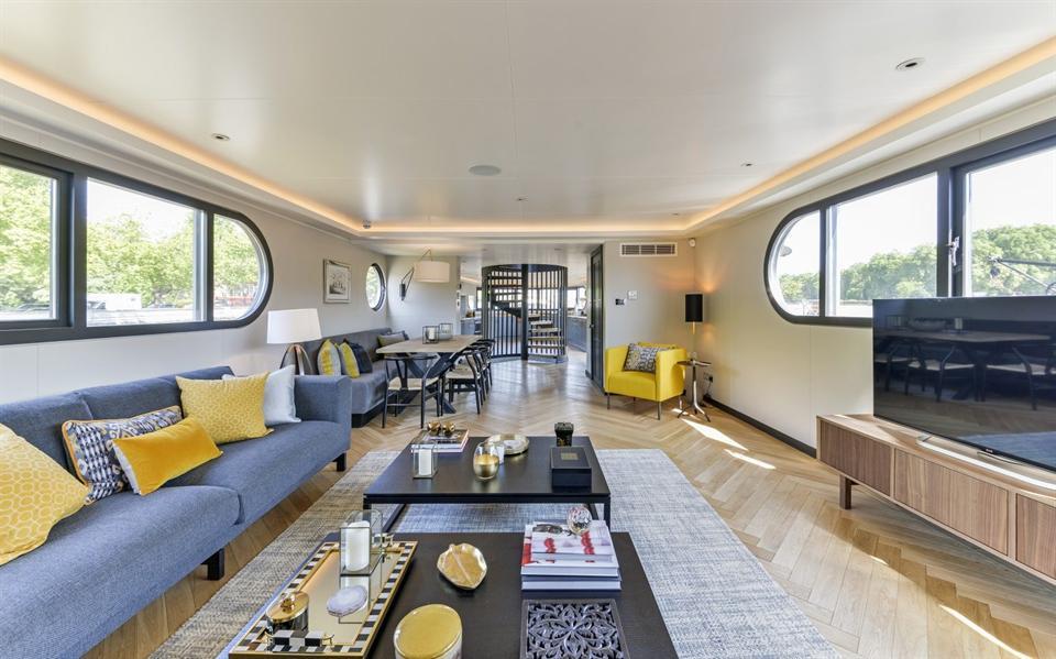 بالصور.. مجموعة من أغلى وأفخم المنازل العائمة في بريطانيا