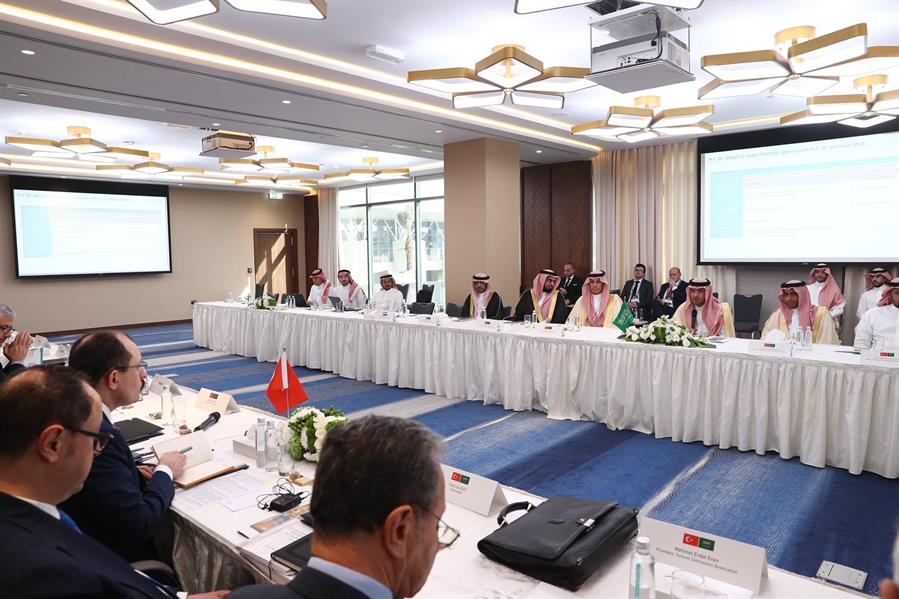 الحقيل يلتقي وزير التجارة التركي وعددًا من ممثلي الشركات المتخصصة بقطاع الإنشاءات