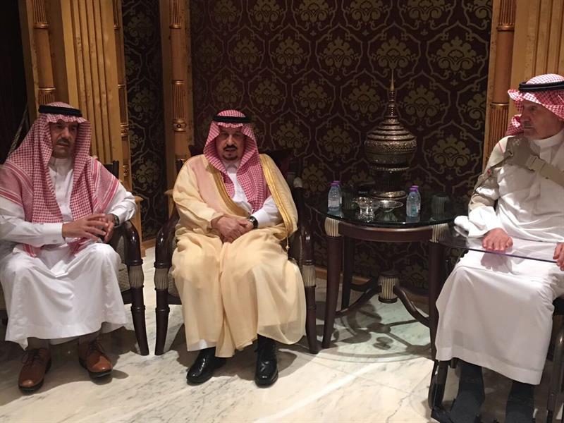 أمير الرياض يعزي مدير عام الدفاع المدني في وفاة شقيقته وابنتيها أمير الرياض يعزي مدير عام الدفاع المدني في وفاة شقيقته وابنتيها