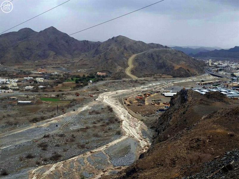 مدني الباحة ينقذ 11 مركبة محتجزة خلال أمطار الـ 48 ساعة