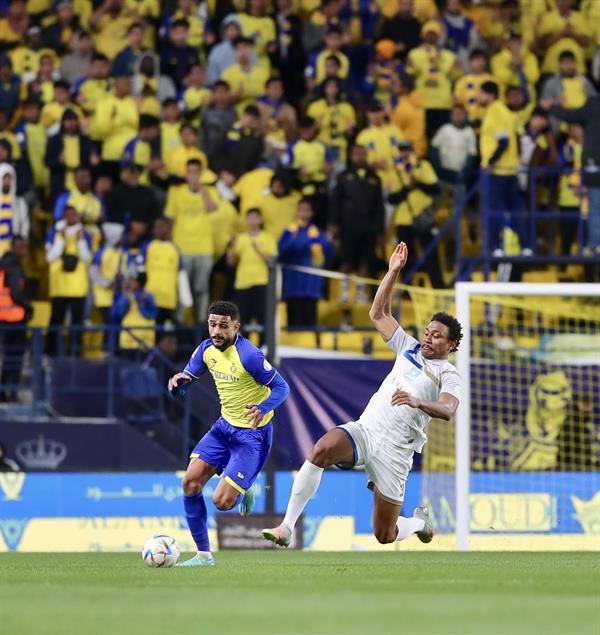 النصر يعود لصدارة دوري روشن بثنائية مثيرة في شباك التعاون