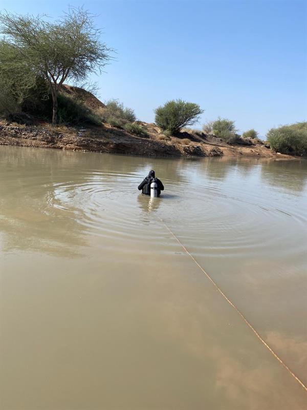 انتشال غريق بمياه الأمطار في المدينة وإنقاذ اثنين احتجزا بوادٍ بالقصيم 