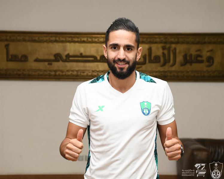 اللاعب الجزائري رياض بودبوز