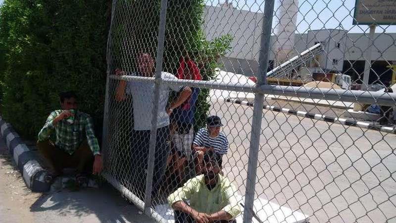 عمال شركة بحرة يغلقون بوابتها ودوريات الأمن تباشر الموقع