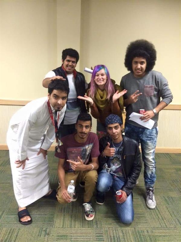 مبتعث سعودي ينظم زيارة لمدرسيه من أمريكا لموسم الرياض وشتاء طنطورة