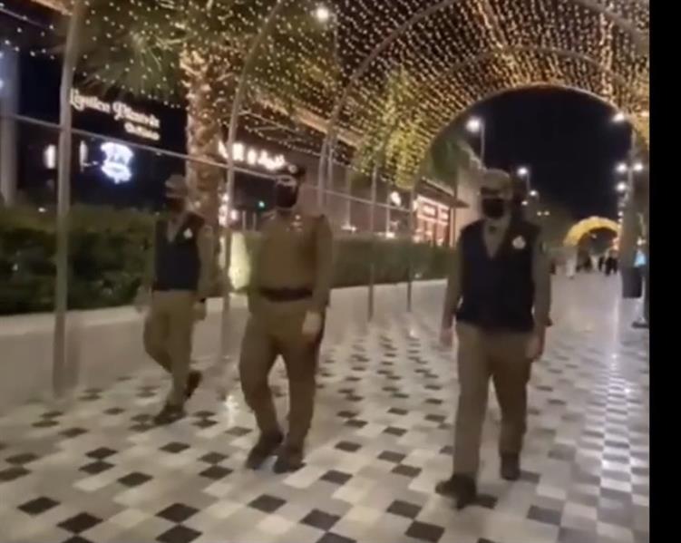 شاهد.. تحرير مخالفات ضد منشأة وأشخاص خالفوا الإجراءات الوقائية الجديدة بالرياض