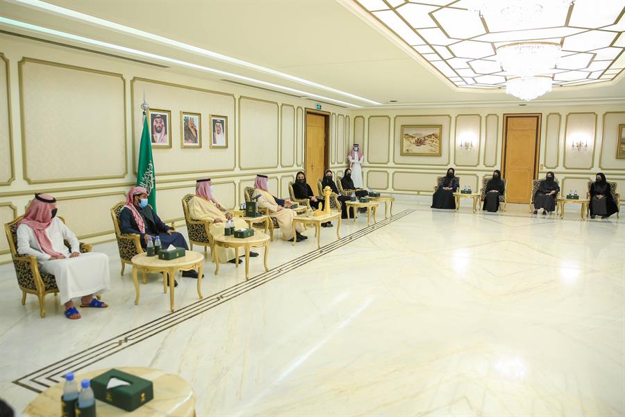 أمير الشرقية يستقبل فريق 