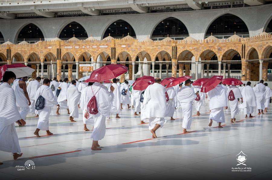 ضيُوف الرحّمن يؤدّونَ طَوَاف الإِفَاضَة 