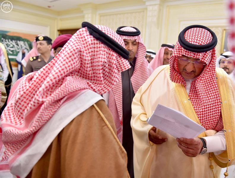 ولي العهد يستقبل الأمراء والمشايخ وكبار مسؤولي وزارة الداخلية وقادة القطاعات الأمنية