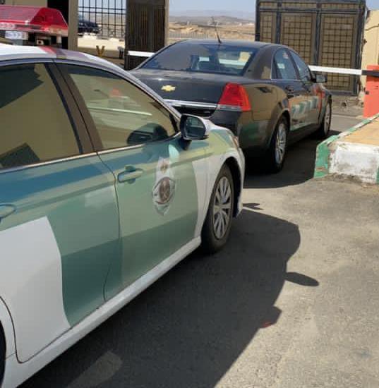 مرور عسير يطيح بقائد سيارة متهور صدم مركبة ولاذ بالفرار