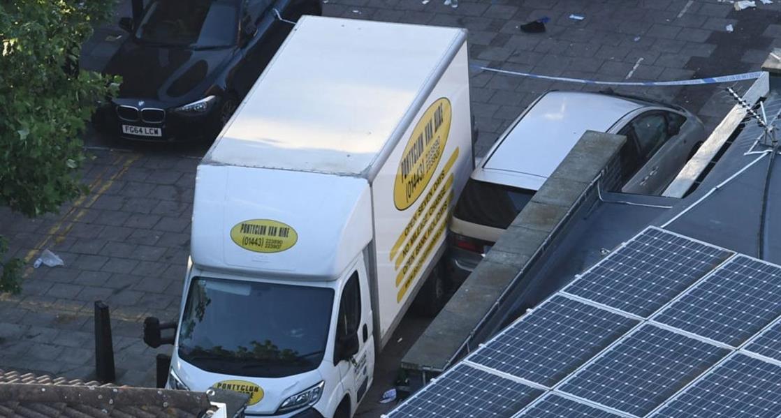 أول صور للشاحنة المستخدمة في هجوم المسجد بلندن