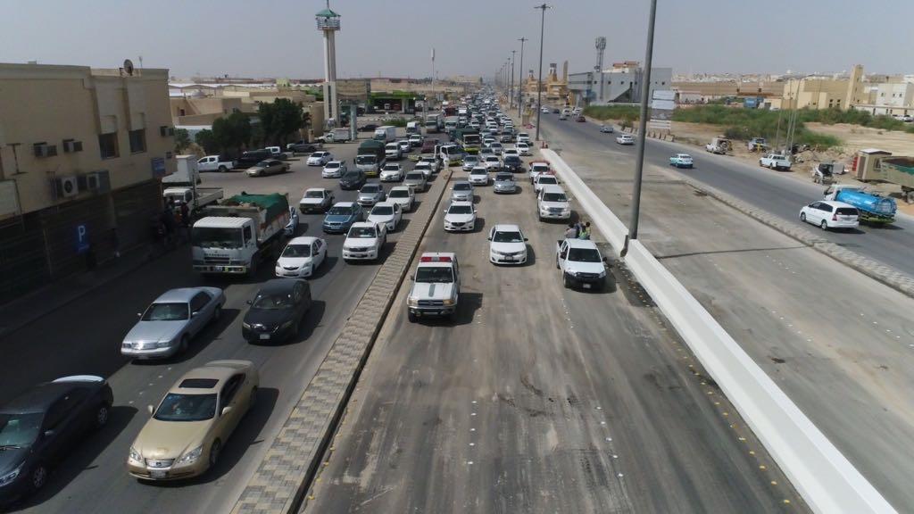 بالصور.. أمانة الرياض تعلن فتح الحركة المرورية على جسر تقاطع طريق الحائر مع طريق عرفات