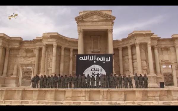 «داعش» يبث شريطاً مصوراً يظهر إعدام العشرات من جنود النظام السوري «داعش» يبث شريطاً مصوراً يظهر إعدام العشرات من جنود النظام السوري