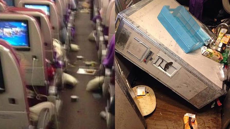 صور ترصد مدى الدمار على متن طائرة ماليزية تعرضت لاضطرابات شديدة