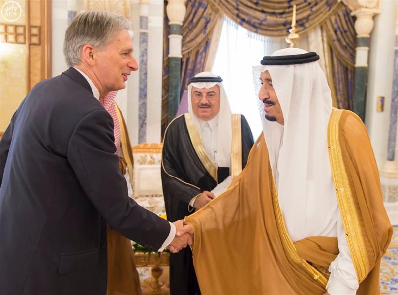 خادم الحرمين الشريفين يستقبل وزير الخارجية البريطاني