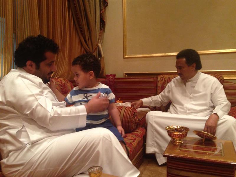 تركي آل الشيخ ينشر صورًا من زيارته لمنزل محمد عبده قبل 6 سنوات تركي آل الشيخ ينشر صورًا من زيارته لمنزل محمد عبده قبل 6 سنوات