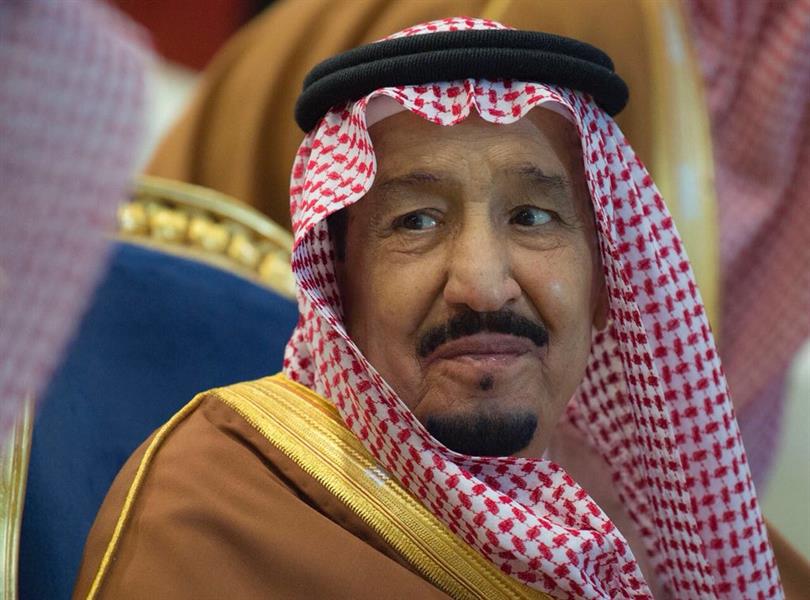 خادم الحرمين الشريفين يرعى المهرجان السنوي لسباق الخيل.. ويسلم كأس المؤسس للأمير فيصل بن خالد (فيديو) خادم الحرمين الشريفين يرعى المهرجان السنوي لسباق الخيل.. ويسلم كأس المؤسس للأمير فيصل بن خالد (فيديو)