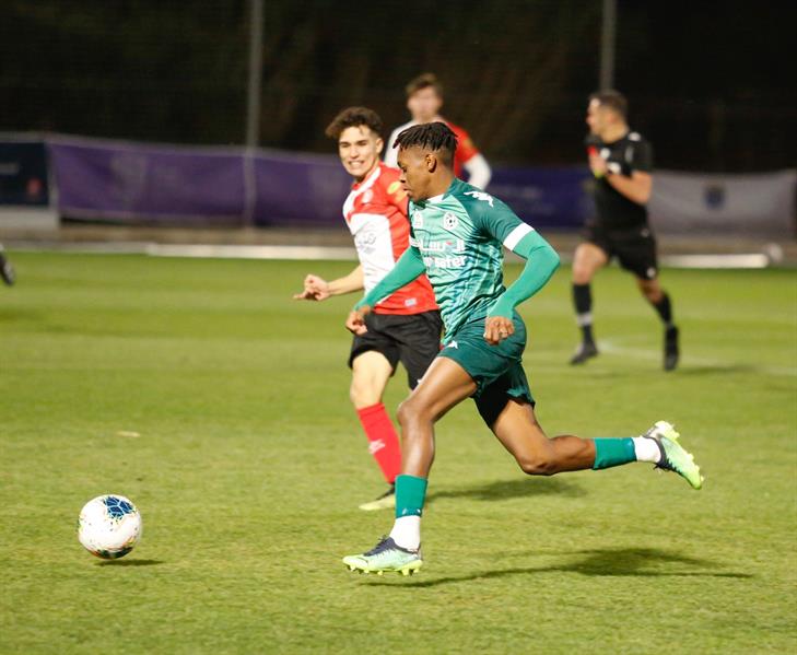 لاعب الوحدة زياد الغامدي 