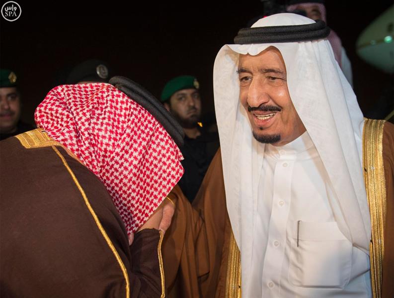 خادم الحرمين الشريفين يصل إلى الرياض