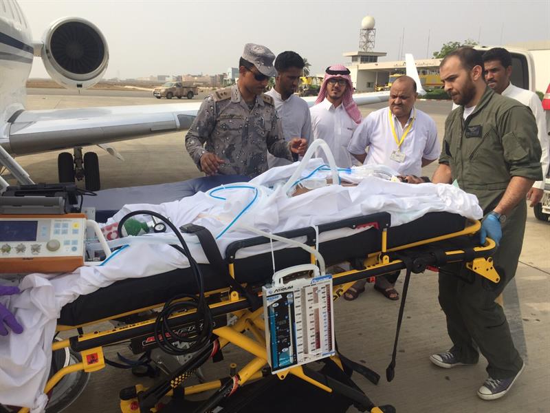 محمد بن نايف يوجّه بطائرة خاصة لنقل جندي مصاب بالحدود لعلاجه بالرياض (صور) محمد بن نايف يوجّه بطائرة خاصة لنقل جندي مصاب بالحدود لعلاجه بالرياض (صور)