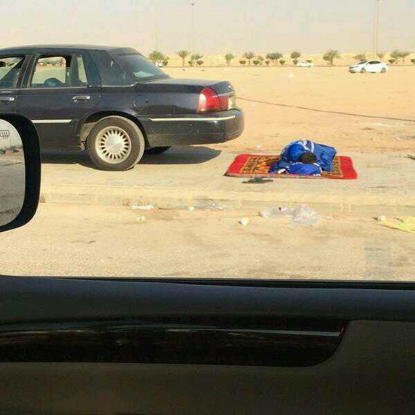 جماهير الهلال تبيت ليلتها عند استاد الملك فهد