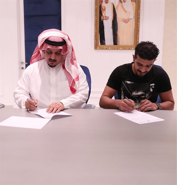 الهلال يوقع مع الحارس المعيوف لمدة موسمين