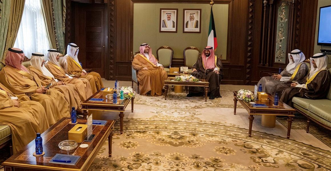 وزير الداخلية الكويتي يستقبل الأمير تركي بن محمد بن فهد