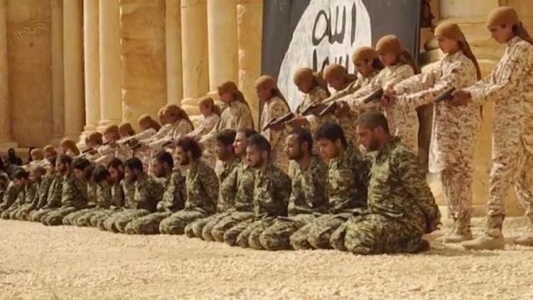 «داعش» يبث شريطاً مصوراً يظهر إعدام العشرات من جنود النظام السوري «داعش» يبث شريطاً مصوراً يظهر إعدام العشرات من جنود النظام السوري