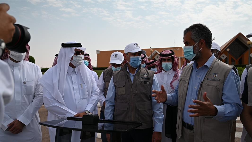 أول طائرة للمسح الجيوفيزيائي 