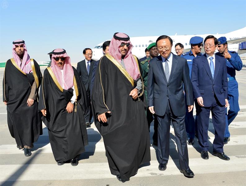 الوفود في المطار