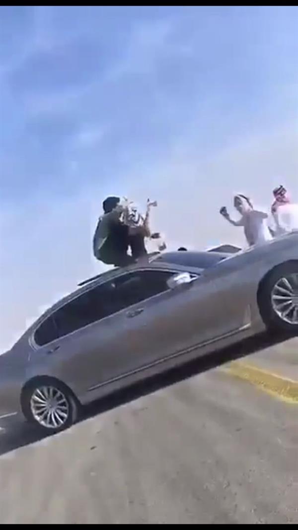 شرطة الرياض تضبط  ثلاثة شُبان وفتاة ظهروا في فيديو 