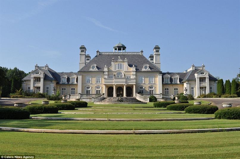 بالصور: عرض قصر فخم على شكل جيتار للبيع في أمريكا بالصور: عرض قصر فخم على شكل جيتار للبيع في أمريكا