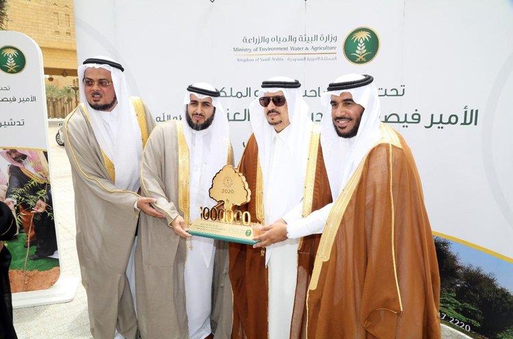 بالصور.. فيصل بن بندر يدشن إطلاق مبادرة لزراعة مليون شجرة بمنطقة الرياض
