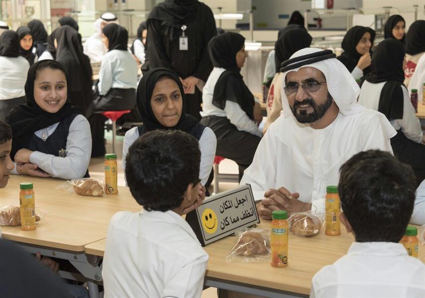 بالصور.. مجلس الوزراء الإماراتي يعقد جلسته الأسبوعية من داخل مدرسة بحضور عدد من الطلاب