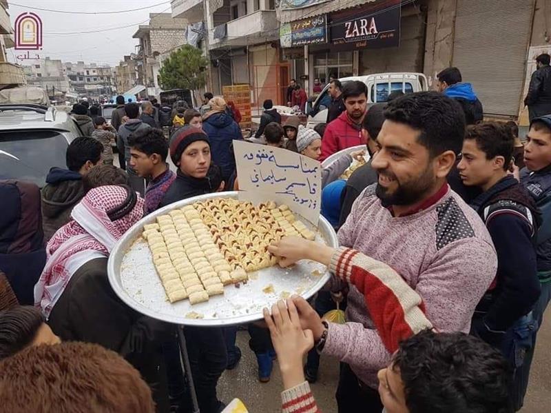 السوريون يوزعون الحلوى في كل مكان احتفالاً بمقتل قاسم سليماني