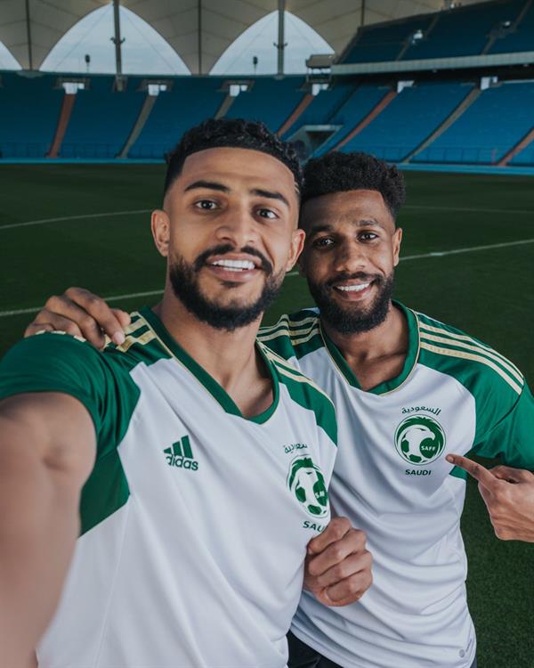 قميص الأخصر 