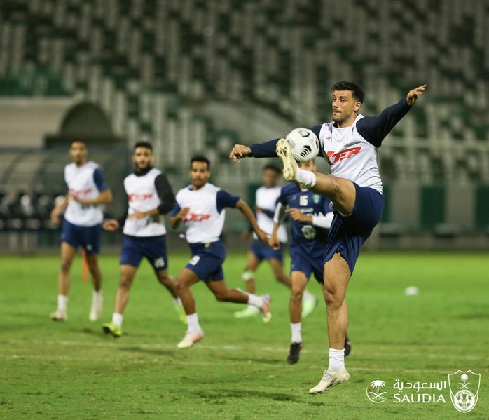 صور.. الأهلي يعاود تدريباته استعداداً لمواجهة الفتح 