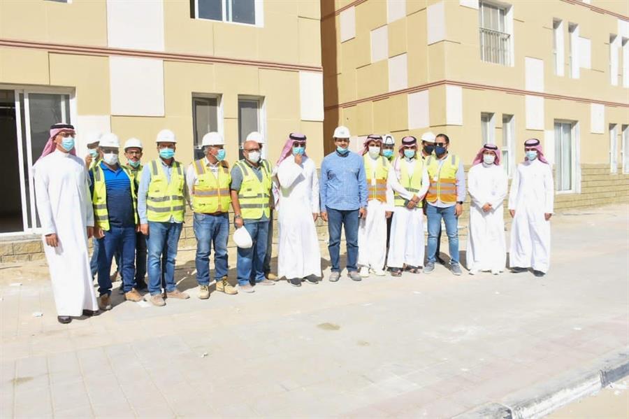 وزير الإسكان يتفقّد مشاريع 